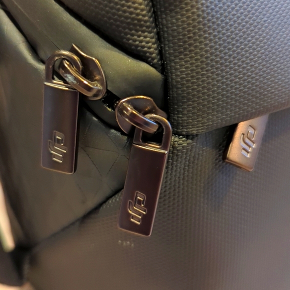 NWOT DJI Drone Carrying Case/Shoulder Bag - Picture 3 of 8